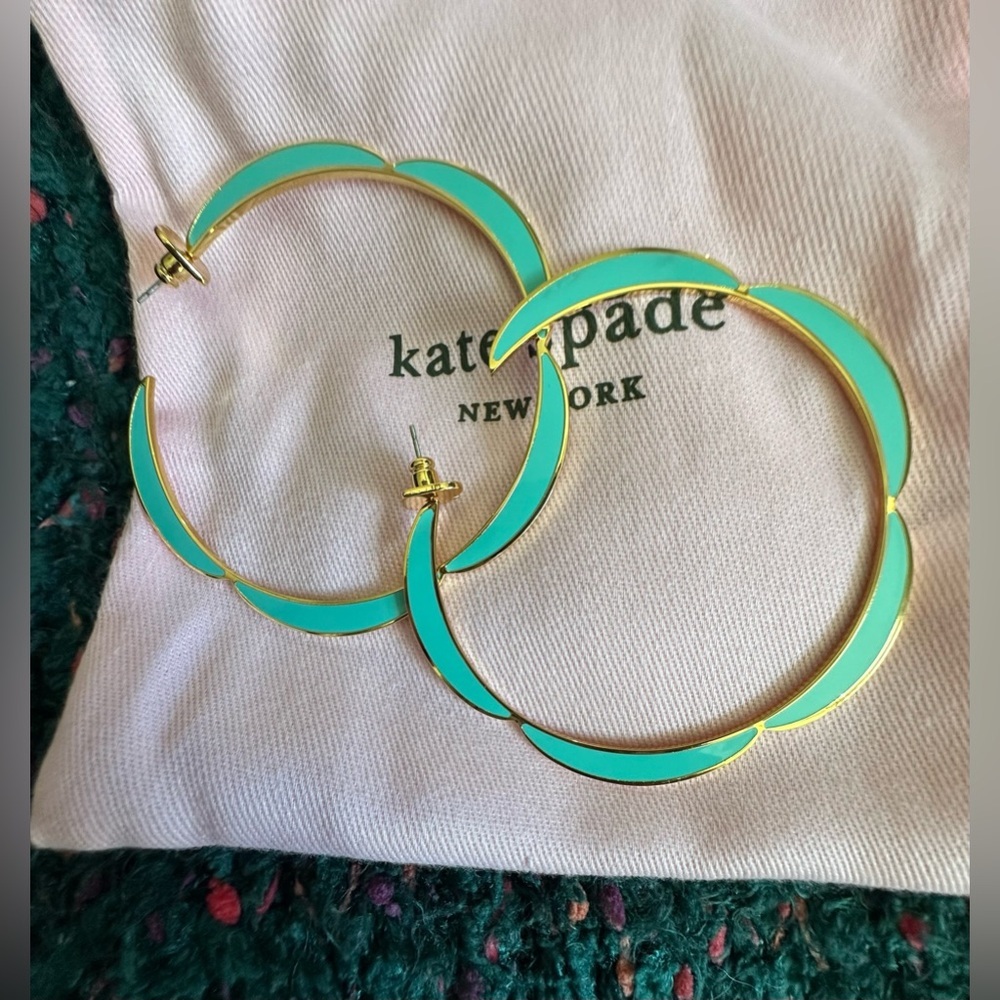 RARE Kate Spade NWT Sliced Scallop Enamel Large Hoop Earrings - Picture 4 of 15